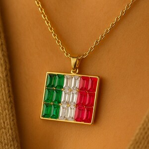 Collar de diamantes baguette esmeralda: plata de ley bañada en oro