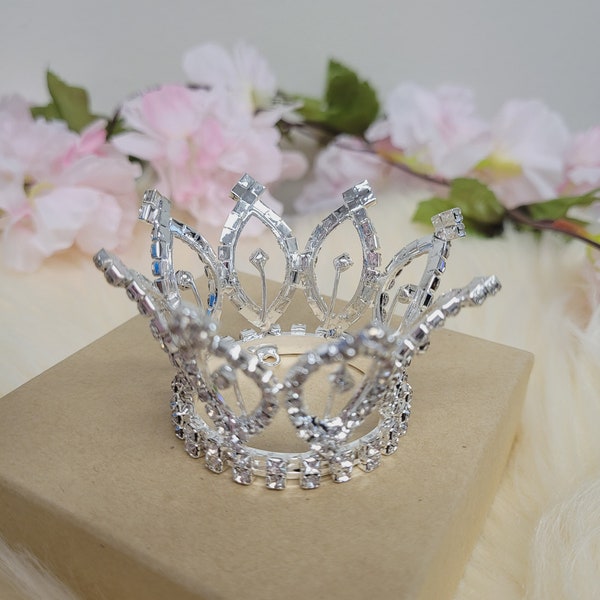 AKARI Silver Mini Crown Cake Topper Tiara, Small Cupcakes Crown for Baby Shower Birthday Wedding Princess Theme Party Decorations