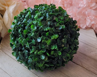 AKARI Boxwood Ball, 7" Faux Topiary Ball, Outdoor/Indoor Artificial Plant Topiary Balls for Wedding Decor and Home Decor