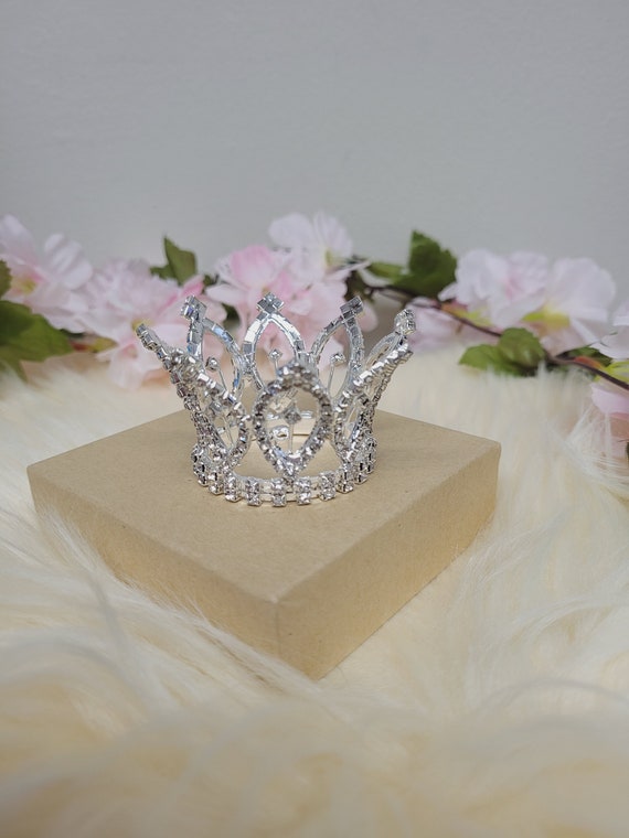 4 Pieces Silver Crown Cake Topper Birthday Mini Flower Bouquet Crown  Cupcake Toppers Crystal Pearl Tiara Wedding Crown Cake Top Hair Ornament  for Doll