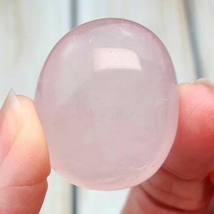 1,4&quot; A+ rozenkwarts 29 g, natuurlijk tuimelend gepolijste rozenkwarts palmsteen, edelsteen kwaliteit rozenkwartskristal, rozenkwarts ster uit Madagaskar