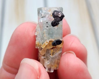 Aguamarina de 1,2" A+ con Schorl 6g, gema de aguamarina natural sin tratar, cristal de aguamarina de doble terminación con turmalina negra