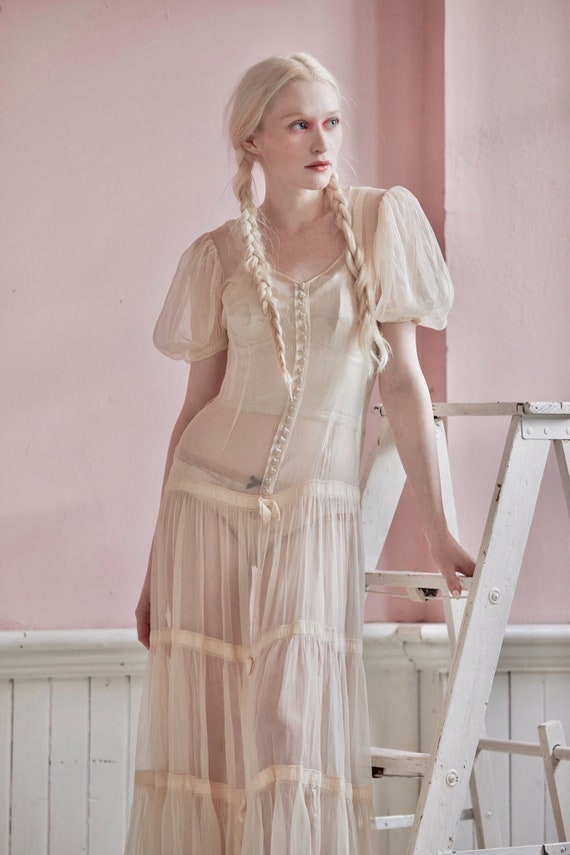 Vintage 1930s cream silk chiffon dress