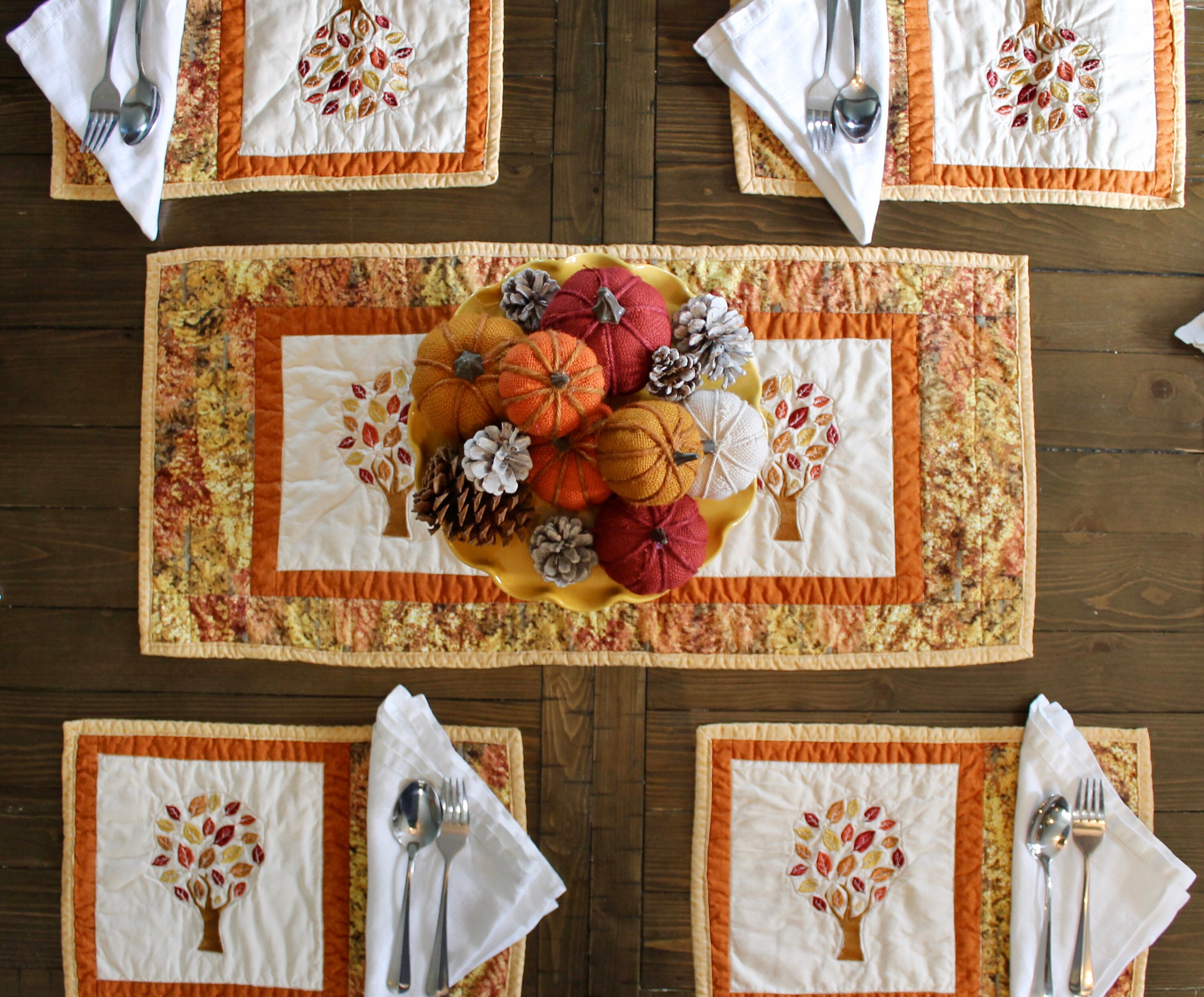 Set di 4 tovagliette all'americana con foglie autunnali, per tavolo da pranzo, double face, resistenti al calore, lavabili, per feste e decorazioni per la casa (zucca