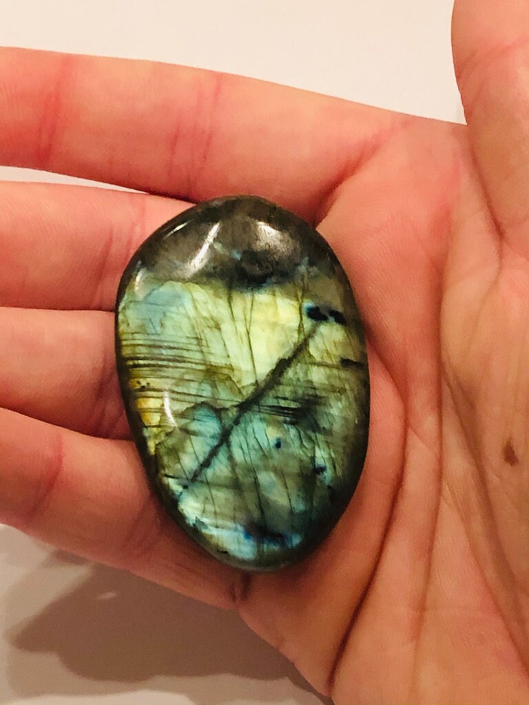 Labradorite, 5, 5 cm sur 3, 8 cm, Couleurs, Bleu, Vert, Doré, Bien Lisse.