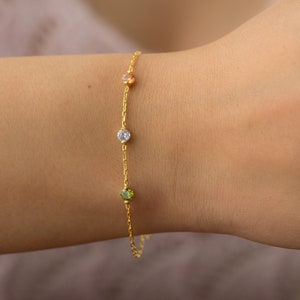 Birthstone Bracelet for Mom Grandma Jewelry Family Birthstone Bracelet Minimalist Birthstone Gift Personalized Mothers Day Gift MIL