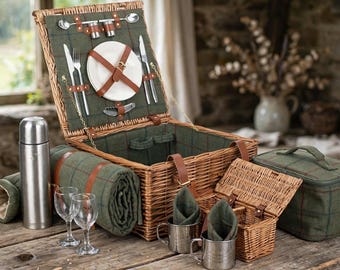 Luxury Willow Picnic Hamper for two people.