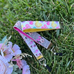 Disney keychain | key fob | handmade | Minnie ears key chain | gift ideas | Disney trip  | party flavors ideas | key chain wristlet
