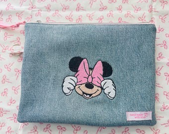 Handmade zipper pouch ,  Disney trip bag , personal items bag , handmade gift , Minnie Mouse bag  , pink bows fabric , gift , embroidered