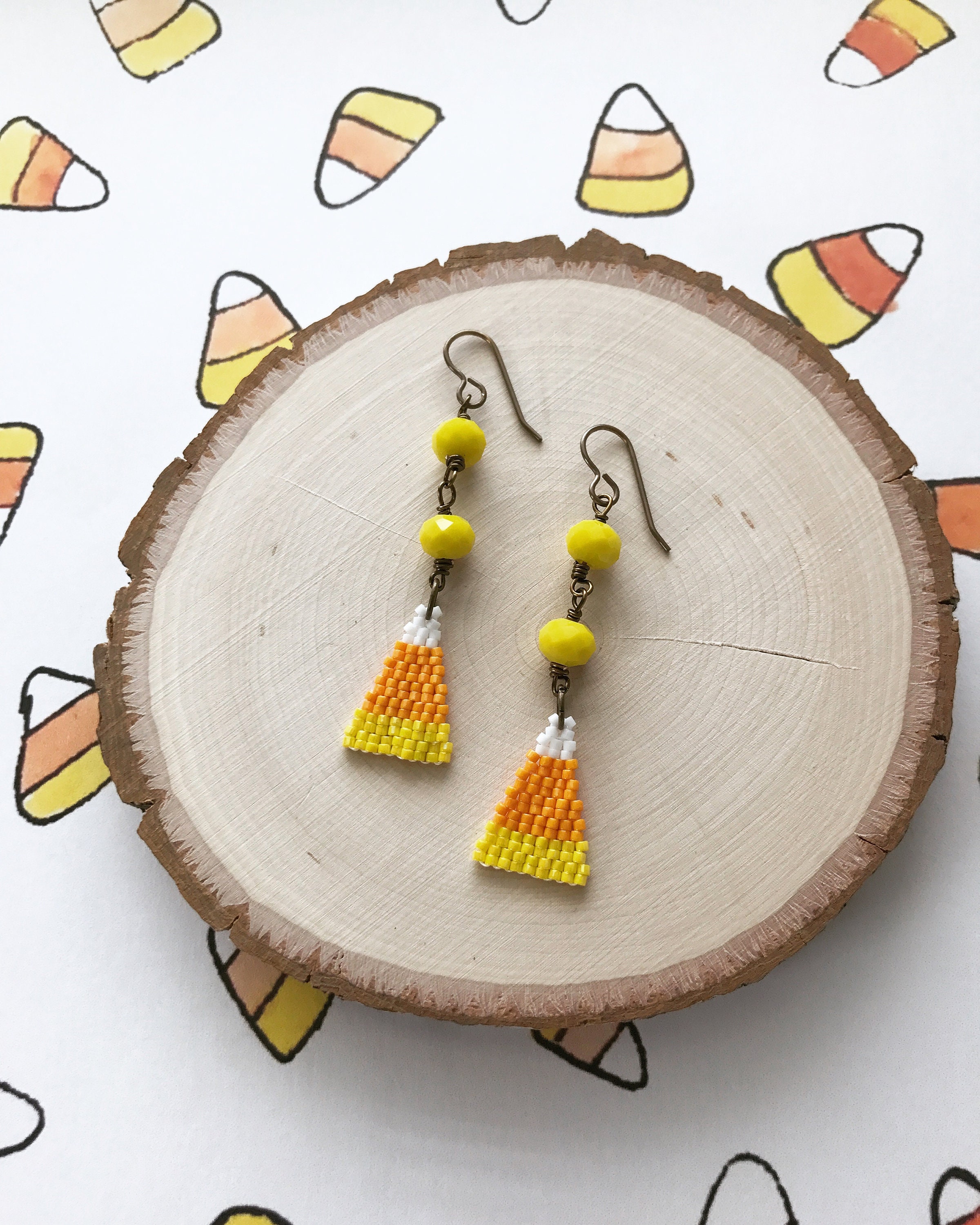 Candy corn beaded dangle earrings Etsy.de