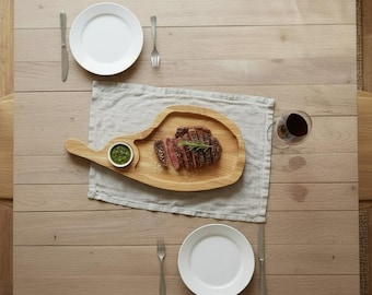 Servierbrett für Steaks mit Saucenhalter, Grillzubehör, Grillplatte aus Holz, Fleischschneidebrett, Grillzubehör