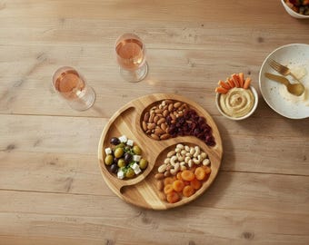 Bandeja de tapas de madera redonda con divisiones, bandeja para aperitivos, bandeja de embutidos y bandeja de aperitivos de madera de fresno para frutas y frutos secos.