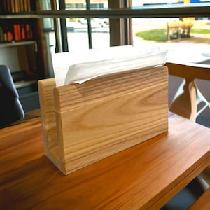 Porta fazzoletti realizzato con porta tovaglioli in legno per ristorante
