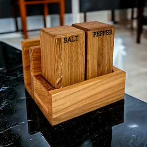 Sale e pepe in legno Portatovaglioli per cantinetta per sale Portaspezie Utensili da cucina Decorazioni rustiche per la tavola di nozze Organizzatore da cucina Servire