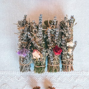Bundle of 4 Mini Smudge Sticks with Flowers (Rosemary, Cedar, Juniper & Lavender) - Witchcraft Supplies, Magick, Pagan Altar, Gift