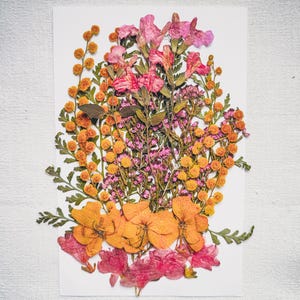 Dried Pressed Flowers Set for Resin Art (25pcs), Scrapbooking, DIY Crafts, Card Making, Candle Making, Botanical Decor, Journaling, Weddings