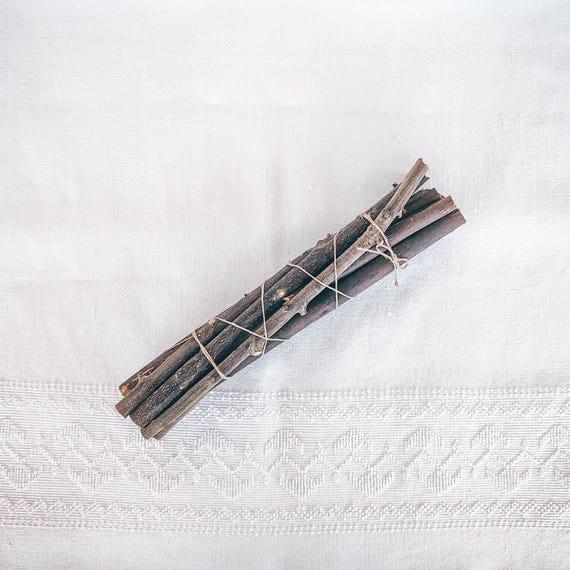 Bay Laurel Sticks Bundle: Dried Bay Leaf Branches, Witchcraft Altar Decor