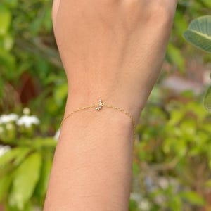 Pulsera con el alfabeto, regalo de dama de honor, joyería con inicial de diamante, plata de ley 92,5, pulsera con la letra (J), regalo para ella, piedra de nacimiento familiar