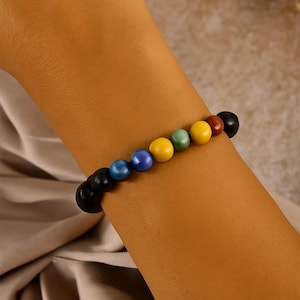 Pulsera de 7 chakras, pulsera de cuentas, lava negra con cuentas de 7 chakras, joyería elástica, cuentas redondas de 7 mm, joyería minimalista, regalo para ella