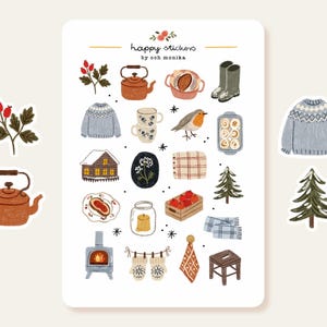Può includere: Un foglio di adesivi con un tema autunnale e accogliente. Gli adesivi includono una teiera, un maglione, tazze, un uccello, una casa e altre illustrazioni. Il testo "happy stickers by och monika" è in alto.