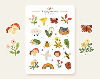 Puede incluir: Una hoja de pegatinas con ilustraciones de la naturaleza, incluyendo setas, mariposas, flores, un pájaro en un nido, una abeja, una mariquita, una nube con gotas de lluvia, un arcoíris y una piña. Las pegatinas son blancas con un borde dorado y el texto "happy stickers by ooh monika" en la parte superior.