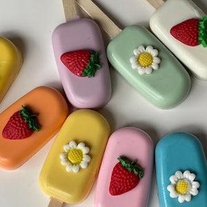 Custom Cakesicles | birthday party favors | dessert table treats
