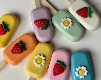 Custom Cakesicles | birthday party favors | dessert table treats