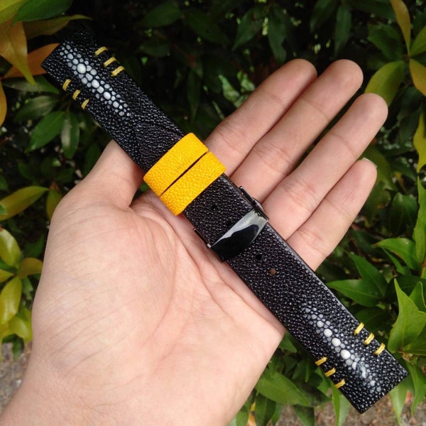 Stingray Double Diamond Armband Schwarz mit gelben Akzent handgemachte schwarze Faltschließe