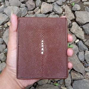 Carteira Stingray Brown com centro de padrão branco | Carteira masculina | Bolso masculino | presente para ela | carteira exótica única