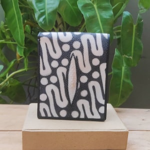 Rochenleder Geldbörse Rowstone Typ Batik Keris | Geschenk für Ihn | einzigartiges Portemonnaie | exotische Geldbörse.