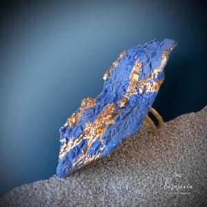 Blue and gold PORCELAIN RING, adjustable. One-of-a-kind piece.