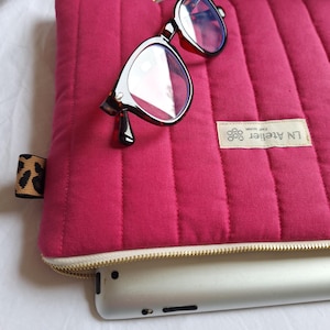 Housse d'ordinateur sur mesure PC MacBook IPad tablette liseuse - Rose fuschia - Doublure dorée. Dimensions au choix - Effet quilting