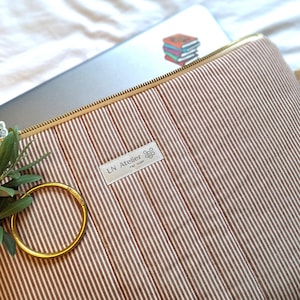 Housse d'ordinateur sur mesure ocre molletonnée MacBook IPad Tablette Liseuse. Doublure intérieure. Moelleuse et résistante - 10 à 17 pouces