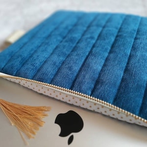 Maßgefertigte Laptoptasche für PC, MacBook, iPad, Tablet und E-Reader – Weicher Samt – Türkis – Goldfarbenes Futter. 11 bis 17 Zoll