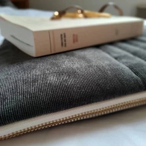 Housse d'ordinateur zippée PC MacBook iPad Surface Pochette Velours molletonné Gris Résistante Doublure or 11 à 17 pouces image 5