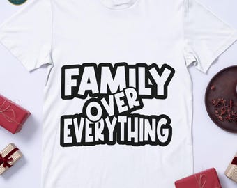 SVG "La familia por encima de todo": Diseño gráfico con frases positivas (descarga digital)