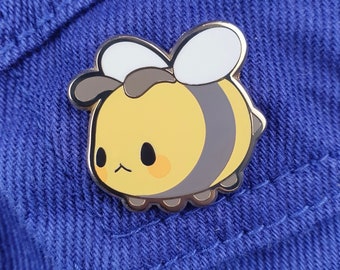Bee Enamel Pin, Lapel pin, Brooch, Gold Plated, Bumble Bee, Cute