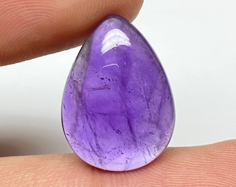 Natürlicher Amethyst-Edelstein, Amethyst-Cabochon von erstaunlicher Qualität für die Schmuckherstellung. 20x15x6MM. 12,80 Karat