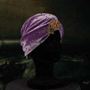 Turban Lilas violet années 1920 Velours Strass Broche Hollywood style Great Gatsby Burlesque turban Art Déco