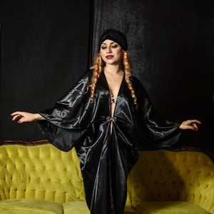 Svart satin Art Nouveau Hollywood-stil Bordoux-klänning Great Gatsby Burlesk flapper Cocoon-kappa