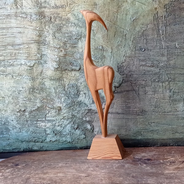 Chèvre scandinave en bois sculpté à la main art moderniste Figurine Rétro Décor Suédois Milieu du Siècle Sculpture MCM Boho Bois Sculpture statue d’animal