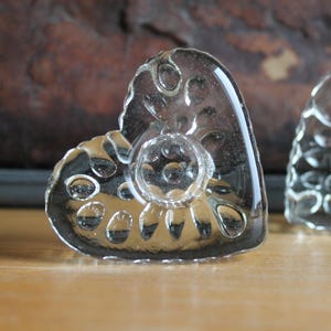 Portacandele vintage a forma di cuore in vetro svedese – Design nordico romantico