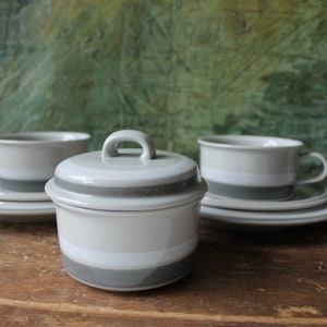 Rare Arabia Finland Salla Tea Cups Schotels Borden Overdekte Sugar Bowl Grijze Witte Banden Vintage Ontworpen Raija Uosikkinen Ulla Procopé 1960s