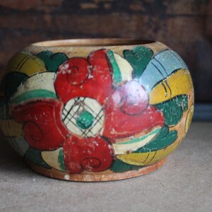 Holz Blumen Schale Vintage Holländische Volkskunst Teller handbemalt blau rot grün Ethno Blumen Dekorativer Übertopf signiert kleine Holzschale