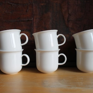 ARABIA FINLAND Arctica Small Coffee Cup 1970s Inkeri Leivo Drinkware Made in Finland Scandinavian design White Minimal