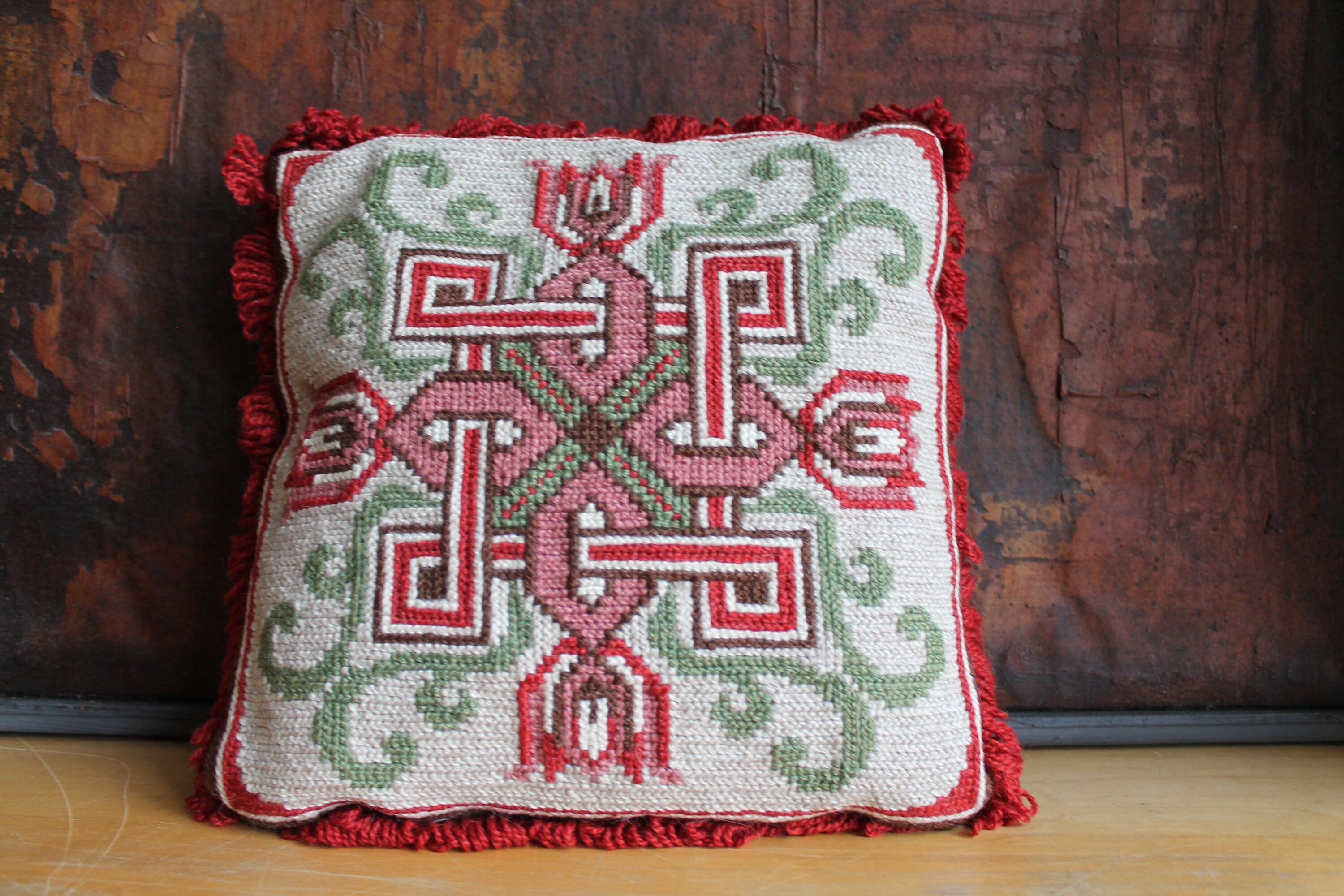 アンティーク プチポワン 薔薇のガーランドのニードルポイント