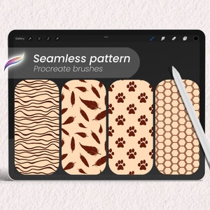 Puede incluir: Cuatro patrones sin costuras para pinceles de Procreate. Los patrones se muestran en la pantalla de una tableta digital. Los patrones son: líneas onduladas, plumas, huellas de patas y panal.