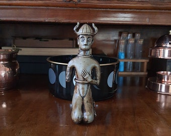 Estatua de Tyr, dios nórdico, ídolo del Padre de Todos, paganismo escandinavo, dioses de Asatru, dioses vikingos, DDP