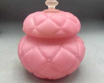 Tarro de tocador de cristal satinado rosa acolchado vintage con tapa.