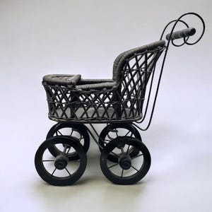 Thomas Pacconi Victorian Style Baby Doll Carriage Buggy
